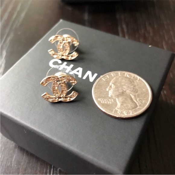 Chanel Tweed Effect White Gold 14K CC Earrings - Picture 3 of 3